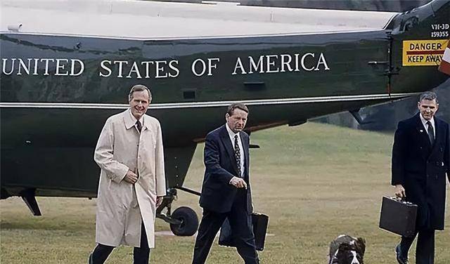 老布什的人生最后一天回光返照吃3个鸡蛋留下4个字与世长辞