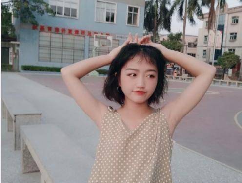 "砸锅卖铁也会供女儿读书",但是几年过去,不少网友却发现梁小友已经