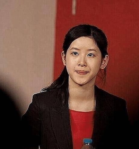 离开美颜一脸痘印,衣着老气似50岁大妈_妹妹_气质_奶茶