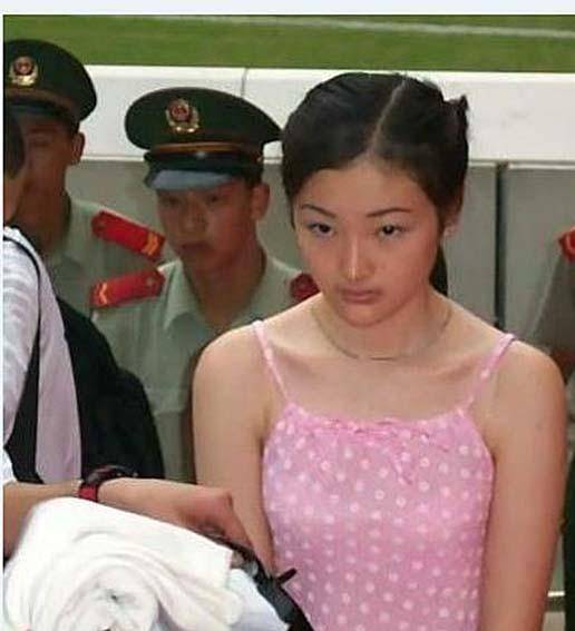 原创重庆女黑老大以茶楼为犯罪窝点非法敛财上亿元最终被判死刑