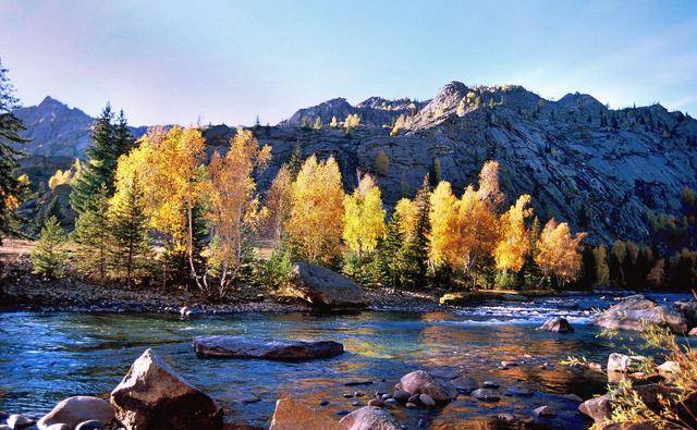 跟团去新疆伊犁旅游一周需要多少钱景点推荐