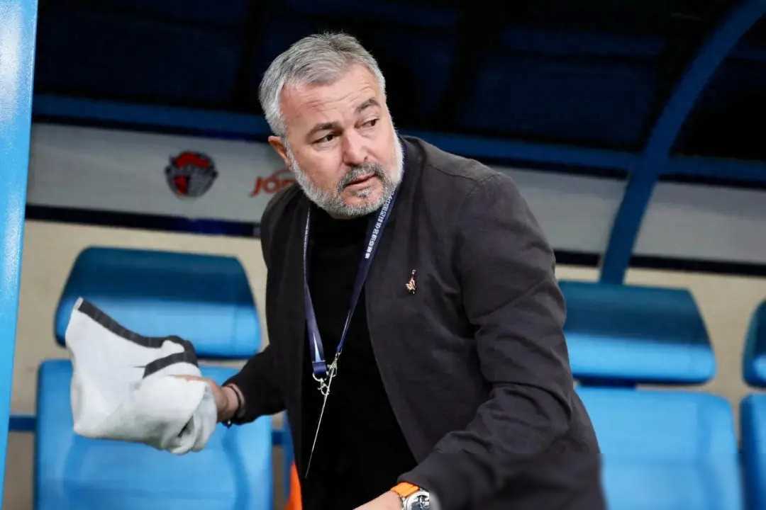 青岛海牛连败忧心,亚森帅位风波中_海牛队_比赛_进攻