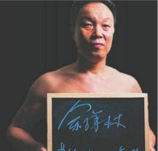 随着时间的推移,佘家人和娘家人逐渐焦急起来.