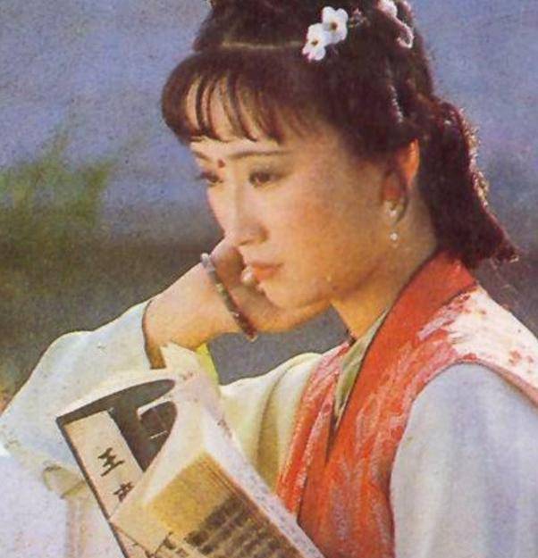 从黛玉教香菱学诗来看她不仅才华横溢更是一个好母亲