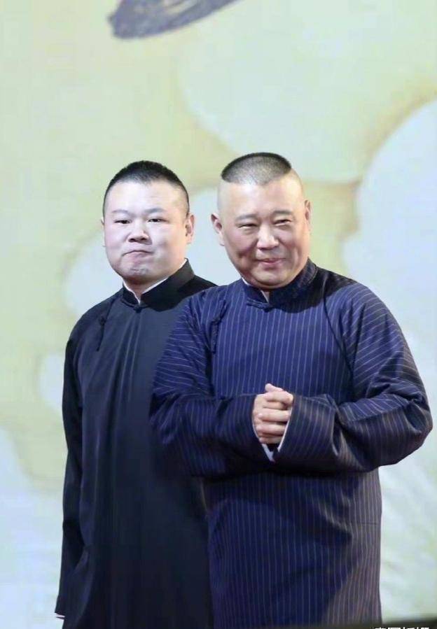 原创岳云鹏复查完回家老婆去路边摊买美食他晒憔悴自拍汇报现状