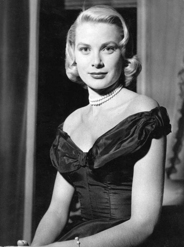 格蕾丝凯丽一颦一笑摄人心魂犹如天鹅般高贵脱俗的女子