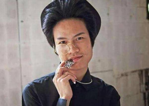 原创广东小伙罗福兴11岁创办杀马特家族拒绝富婆追求后怎样