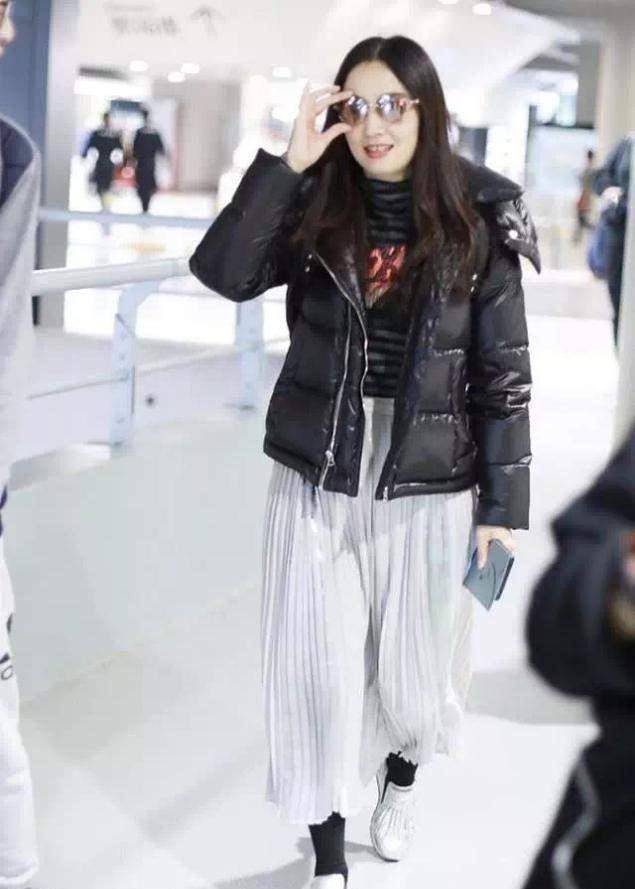 穿羽绒服时一定不要配时尚裤看看刘涛陶虹这样穿是有多美