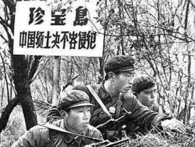 要知道,中苏自打闹掰以后,苏联就在中苏边境常年陈兵百万,大秀肌肉,大