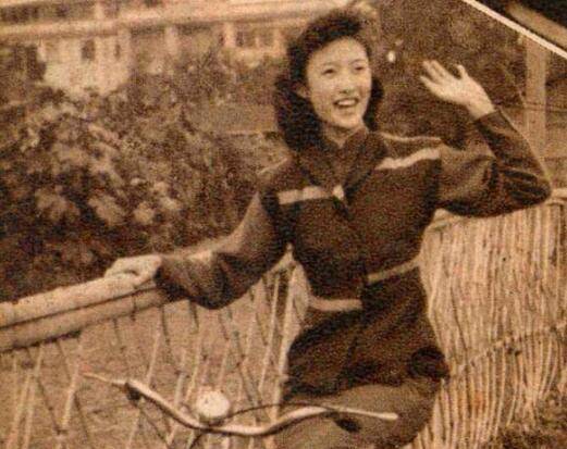 本是善事,却惹来儿女不高兴,养子还将她告上法庭_黄宗英_赵丹_周伟