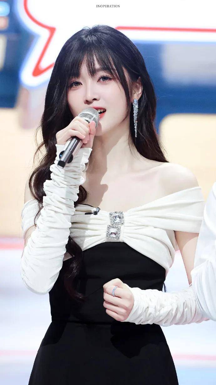 吴宣仪是一位中国内地流行乐女歌手,演员.