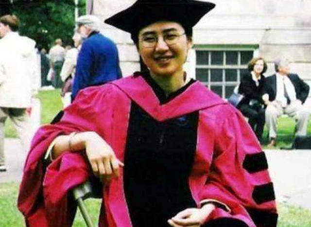 原创22年前天才少女田晓菲非要嫁给大25岁的美国导师现今怎样了