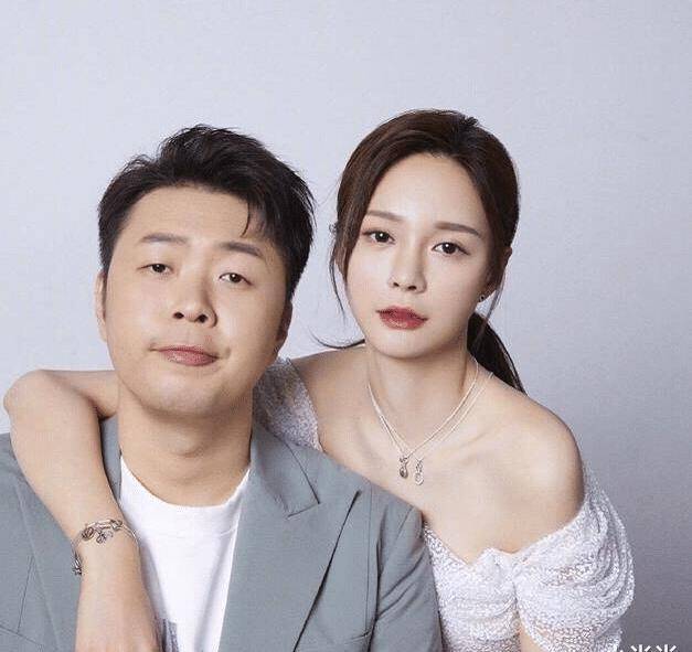 为了不抢新娘风头沈梦辰低调穿牛仔短裤美腿却亮瞎全场