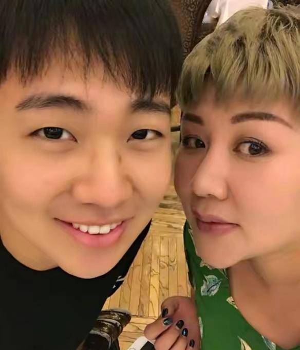 云鹤九霄都没闲着,只有秦霄贤何九华在家_周九良_孟鹤堂_父母