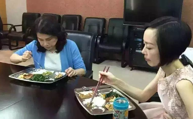 在印度吃的晚餐,他最出名的是曾吃68元一只的饺子_工作餐_身家_王健林