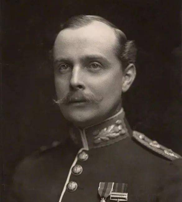 之王"的女儿,两次嫁小自己20多岁的男人_詹妮·杰罗姆_生活_贵族