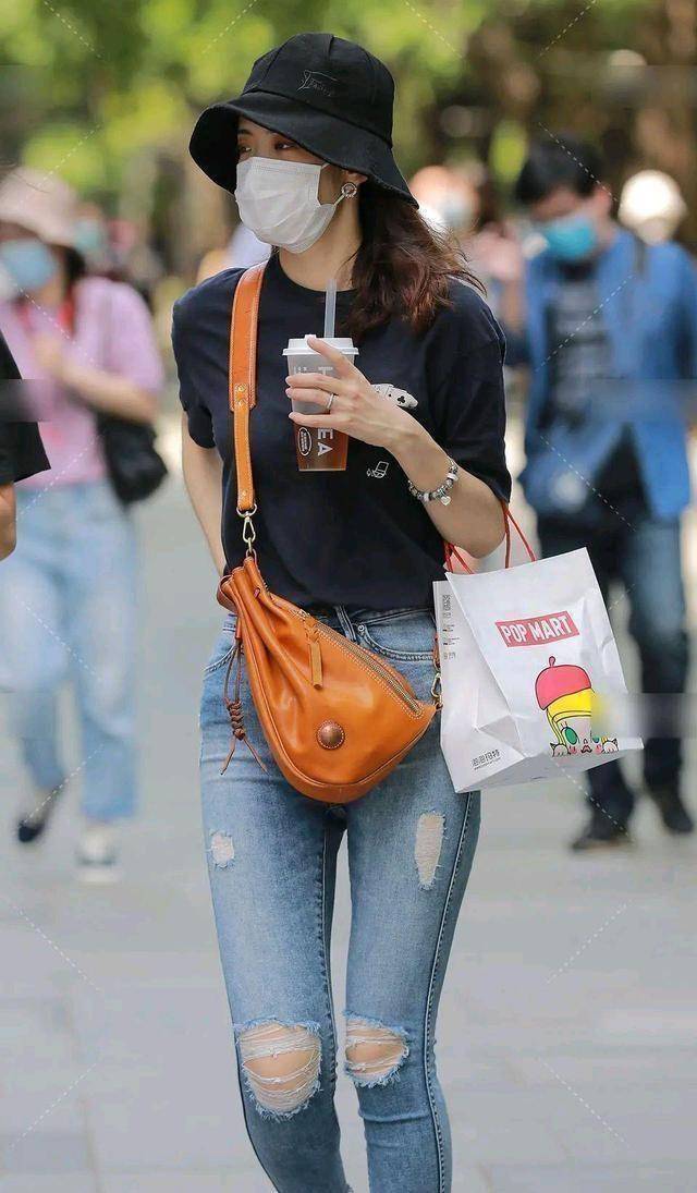 穿上华丽优雅女神范的瑜伽裤装扮显得腰细腿长优雅时髦