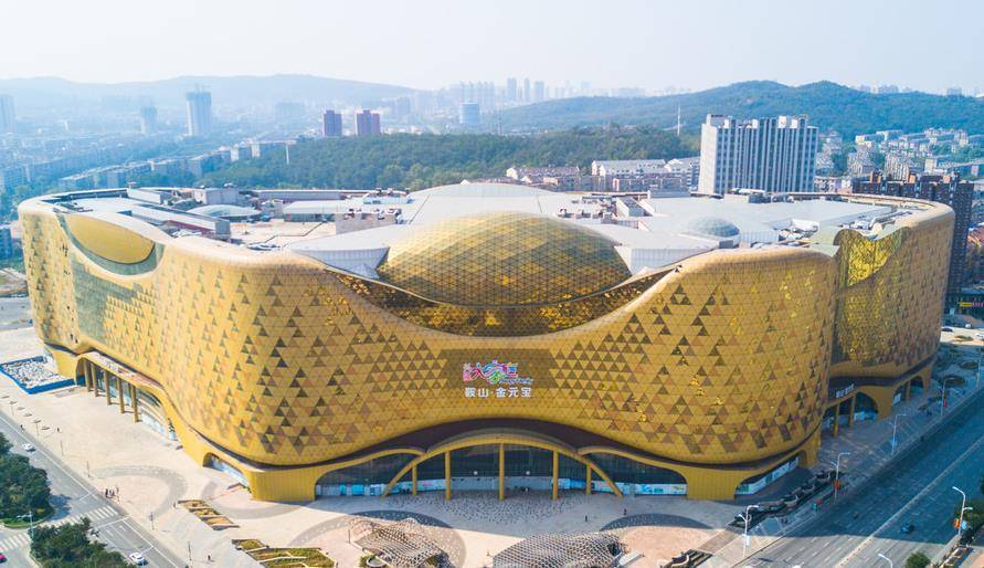 最终却成为大家口中的笑话,这座商场就是辽宁鞍山的兴隆"金元宝"大楼