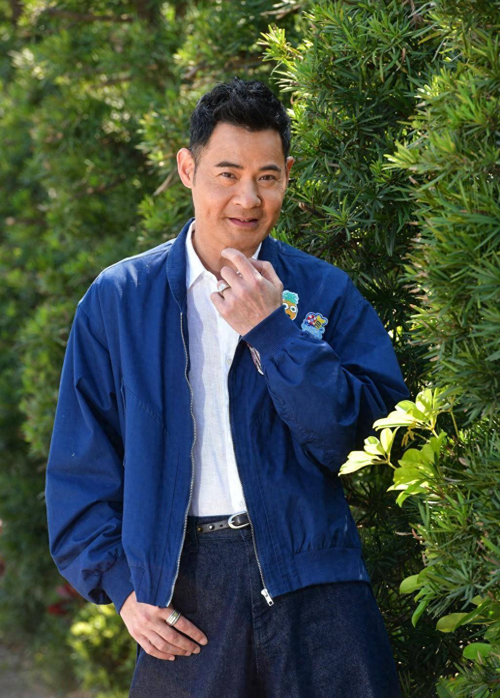 为新角色装备自己!加油,郭老师!" 从黄智贤分享的照片中可以看到