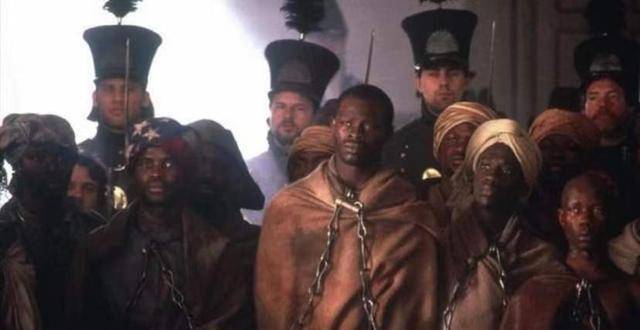 除了在历史上发生过的犹太人和东亚病夫事件外,还有一件关于人种问题