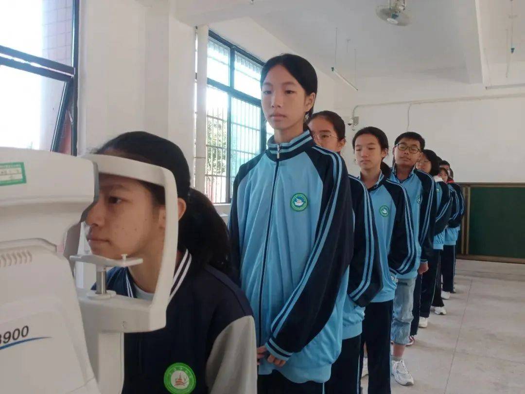 寻乌县第三中学开展近视防控宣传教育月系列活动
