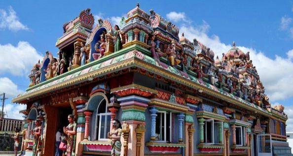 此外,苏里南的邻国圭亚那40%的印度人,特立尼达和多巴哥36%的印度人口