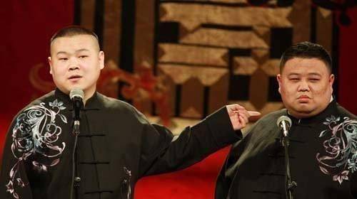 那就是岳云鹏和孙越,只不过两人穿的刺绣大褂是半绣