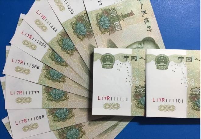 第五套人民币一元纸币自发行以来,共有两个年份的