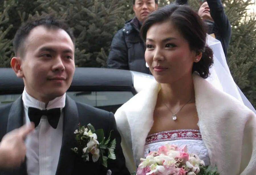 6位女明星,有人束手无措替夫还债,有人被不忠诚家暴_刘涛_黄奕_贾静雯