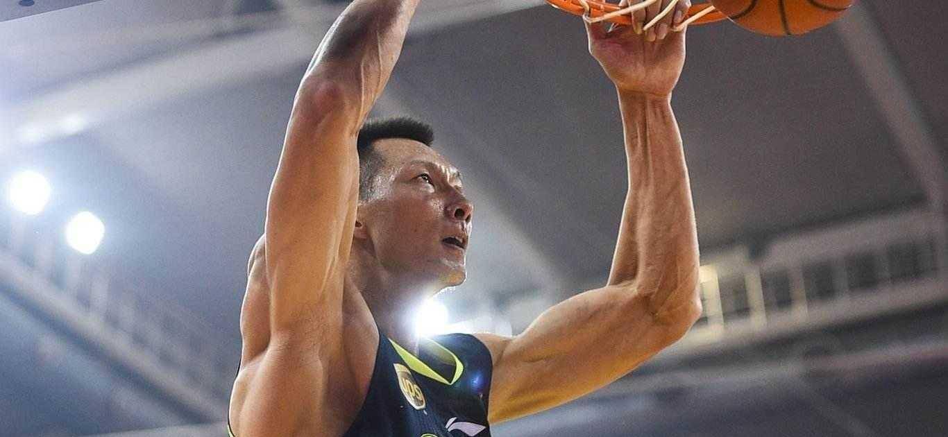 cba"最美"老板娘,身价40亿给易建联亿元合同,后背纹身显_吴迪_篮球