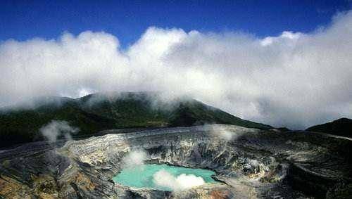 世界上第一个不设军队的国家,原来穷的叮当响,因为中国变的富裕_哥斯