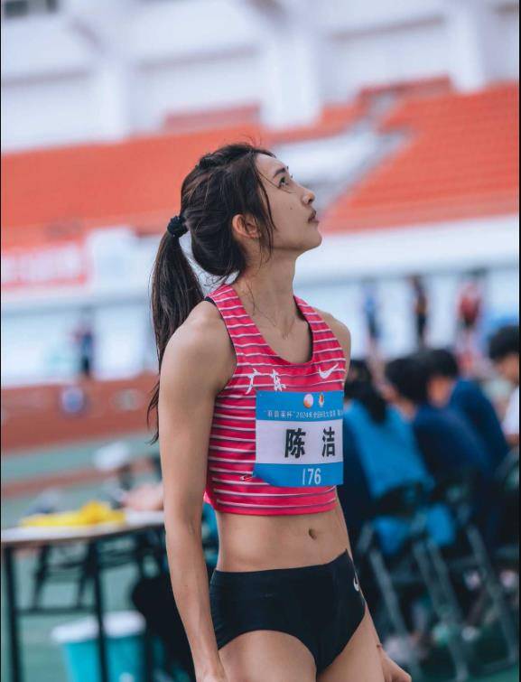 其实,国内女子跳远项目并不缺少修长的女神级运动员,在田径项目商业化