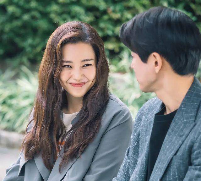 当过金泰熙"保镖",她俏皮忆往事,有时白富美也需要奋斗再三_李哈妮