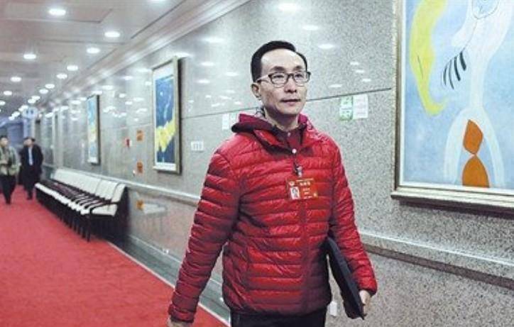 "电视宠儿"巩汉林,66岁骨瘦如柴,曾因赵丽蓉退出舞台舞台
