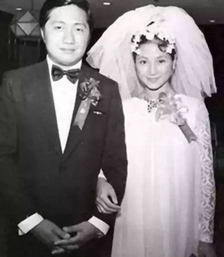 郑佩佩还要为原家生一个儿子,帮原家延续子嗣,因为原文通是原家的独苗