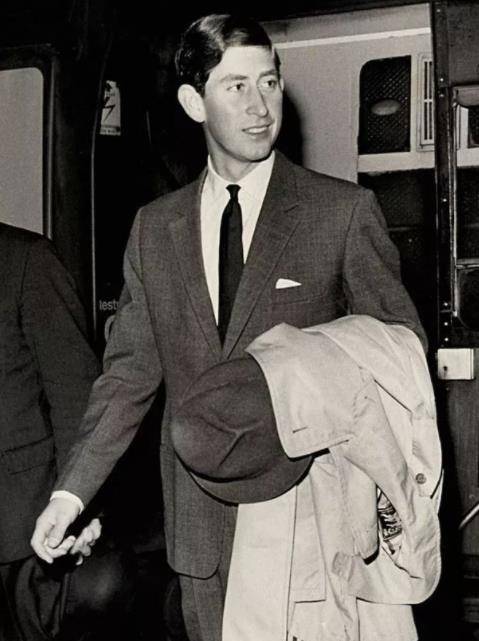 原创阿曼达清醒知进退拒绝了查尔斯王子两次求婚过上了幸福生活