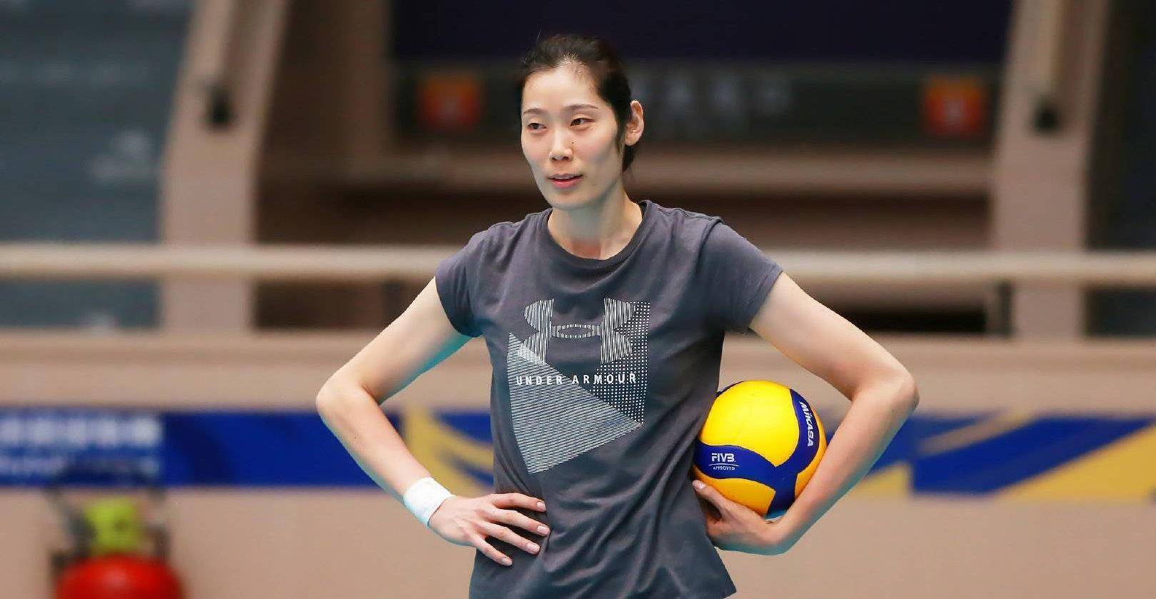 原创复杂的感情我们女排老队长的回归引发了连锁反应人们担心王赟蕗会