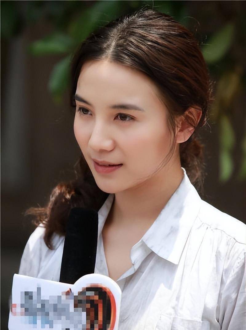 当初与谌龙相恋,与张俪高调官宣,41岁未婚小宋佳真的敢爱敢恨吗?