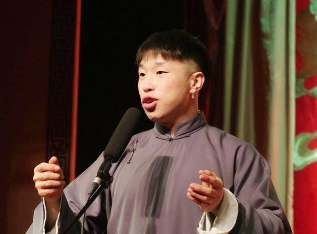 原创德云社文化有限烧饼送礼到舞台包袱文化低还反以为荣