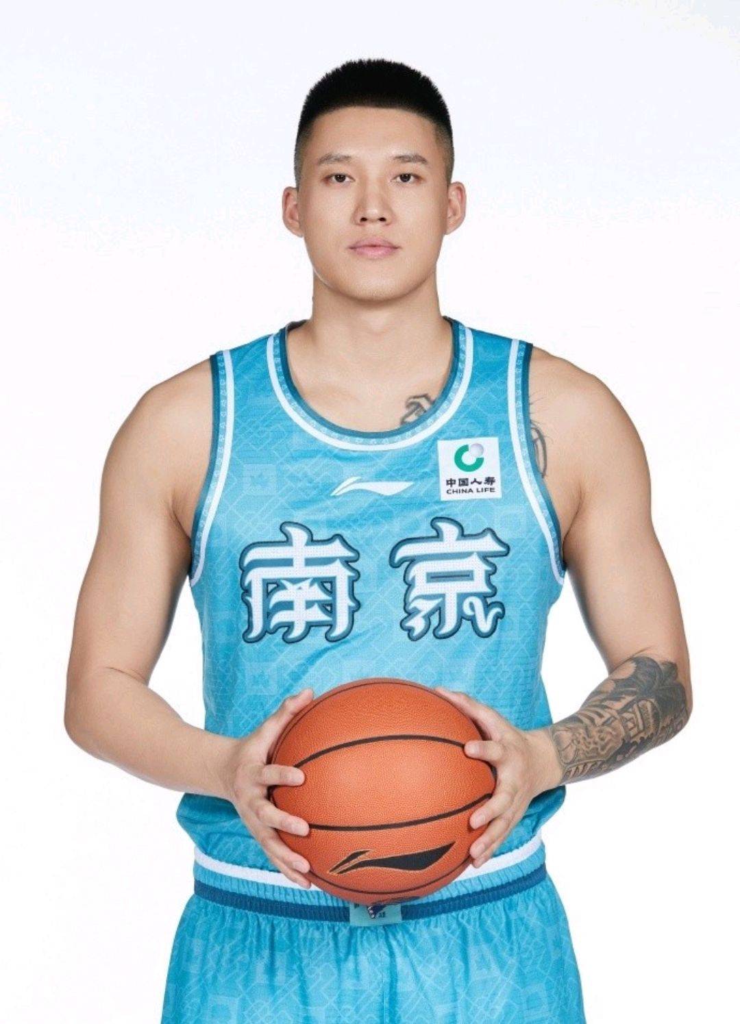 野球场好挣钱!cba曾繁日加盟野球场,费用曝光,球迷表示支持