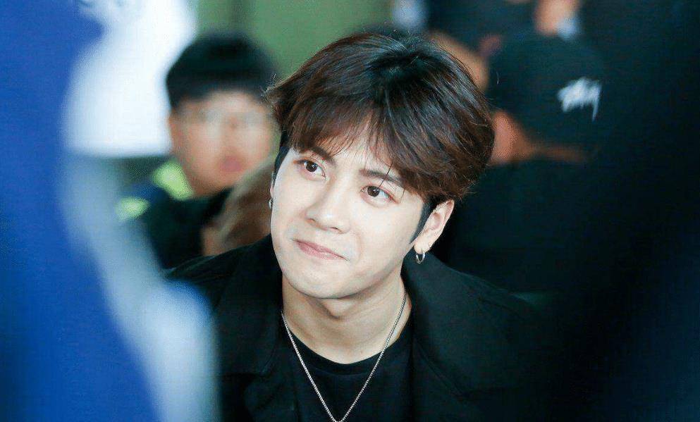 我们可以看到网上爆料的拟邀阵容,首先是王嘉尔,王嘉尔大家都不陌生啦