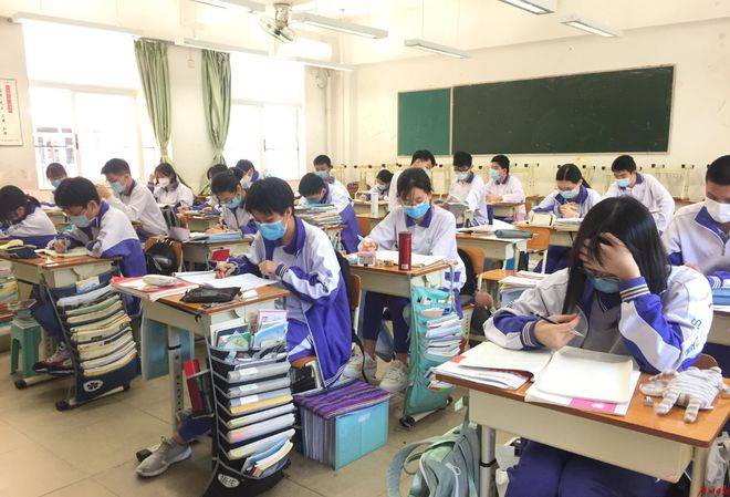 原创发达地区为什么普及12年教育1986年4月12日中国推行9年义务教育