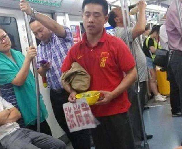 体操冠军张尚武:退役后卖艺为生,百元贱卖金牌,因盗窃多次入狱_训练_