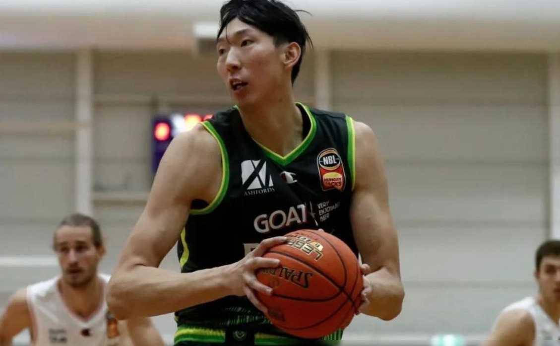 原创周琦坐稳联赛第一中锋22分钟打卡下班跟着杜锋打球重返巅峰