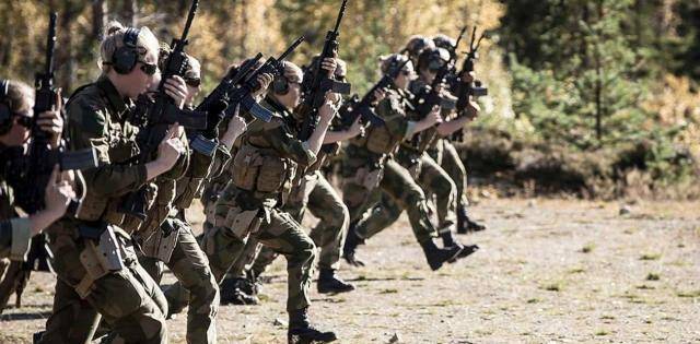 那么这支特种部队对于女兵的训练方法有