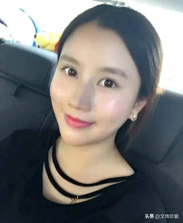 伏玟晓,一个才华与美貌并存的女子,她的职业生涯充满了光彩.