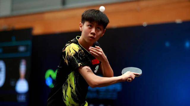 国乒男单小将王梓宁对阵日本选手川上流星.