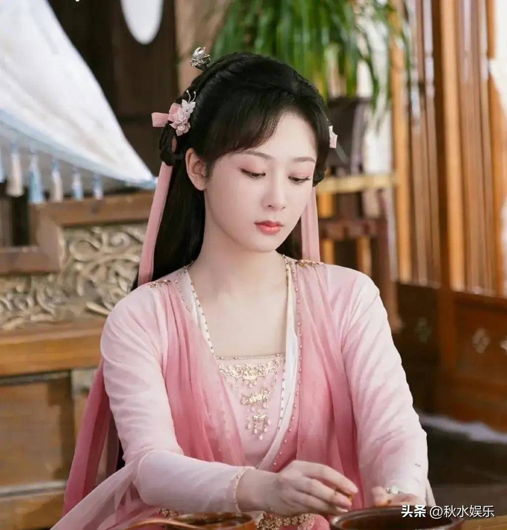 演技派小花杨紫:用实力征服荧屏的每一步_表演_观众_电视剧