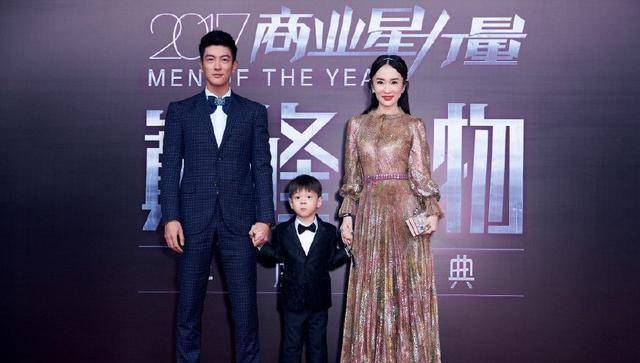 原创杜江宽肩长腿的机场秀显型男魅力网友宠妻狂魔忘带妻子也好看