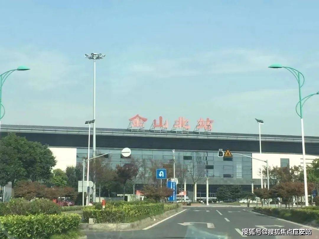 北站到大虹桥核心枢纽只有1站,通勤时间远远低于十几站且站站停的地铁